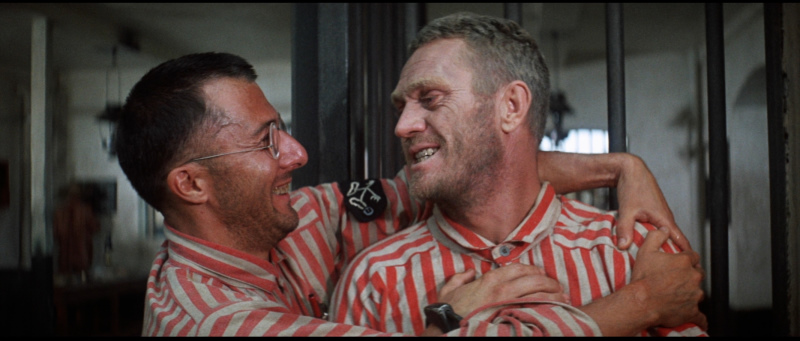 Name:  papillon-movie-image-01.jpg
Hits: 49
Gr��e:  119,3 KB